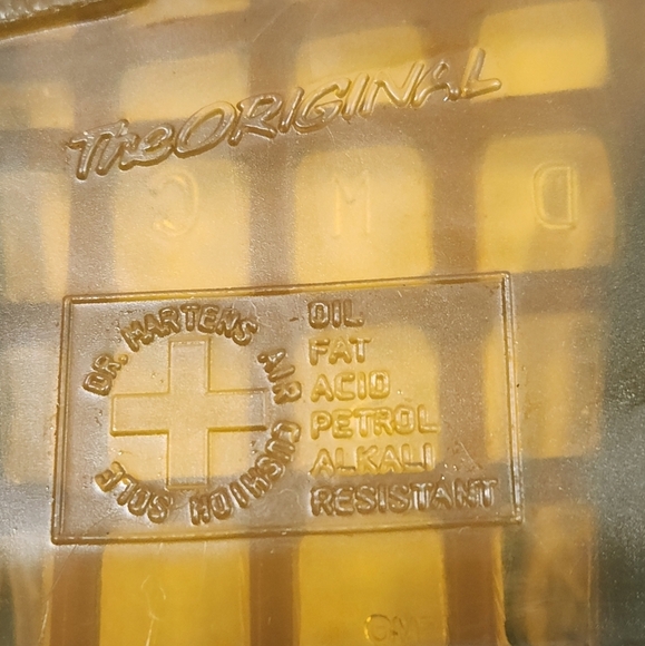 Doc Marten 1460 WOMEN'S PATENT LEATHER LACE UP BOOTS 6 M - Picture 13 of 16